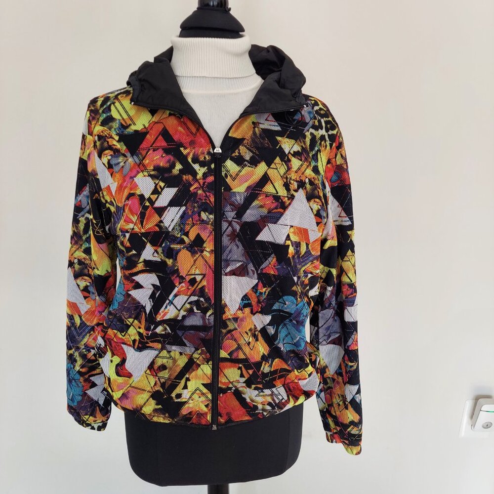 Everlast weightless windbreaker jacket. Size M. 100% polyester